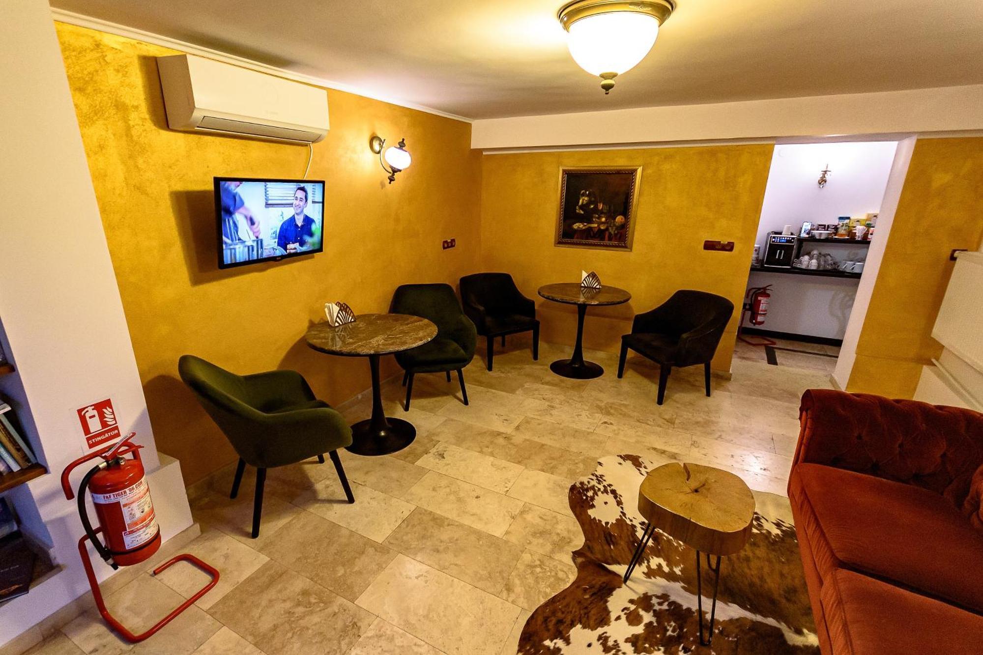 Vila Sarada Boutique Deva Bagian luar foto