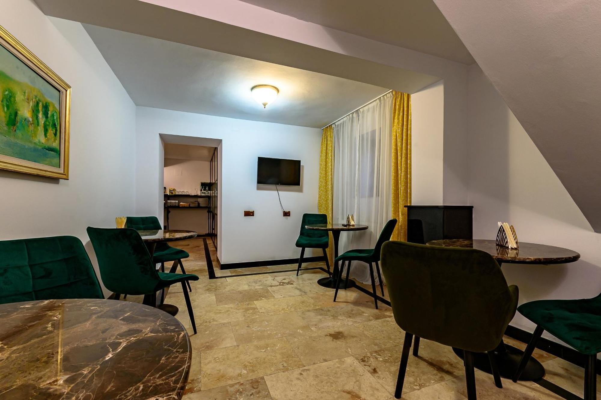 Vila Sarada Boutique Deva Bagian luar foto