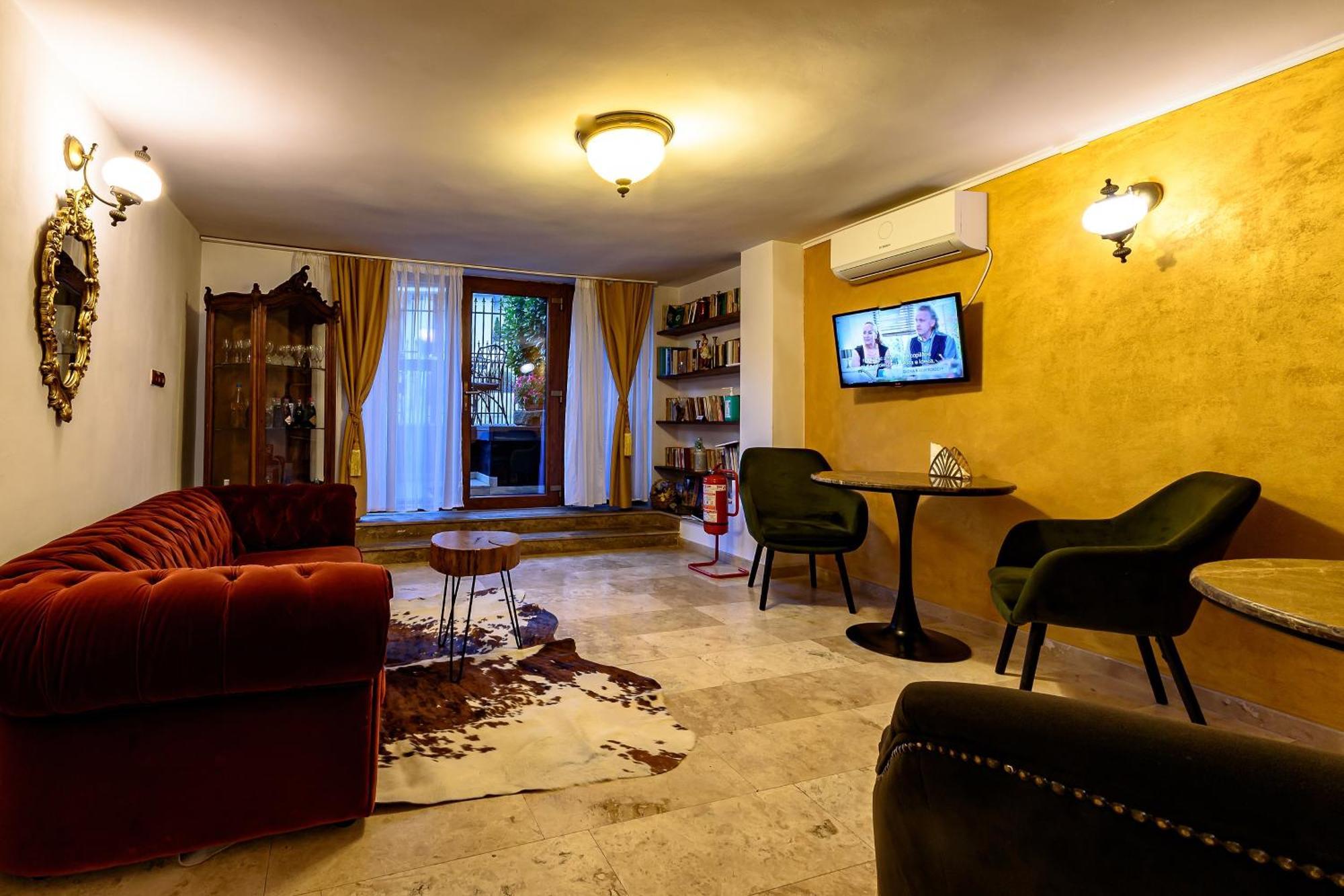 Vila Sarada Boutique Deva Bagian luar foto