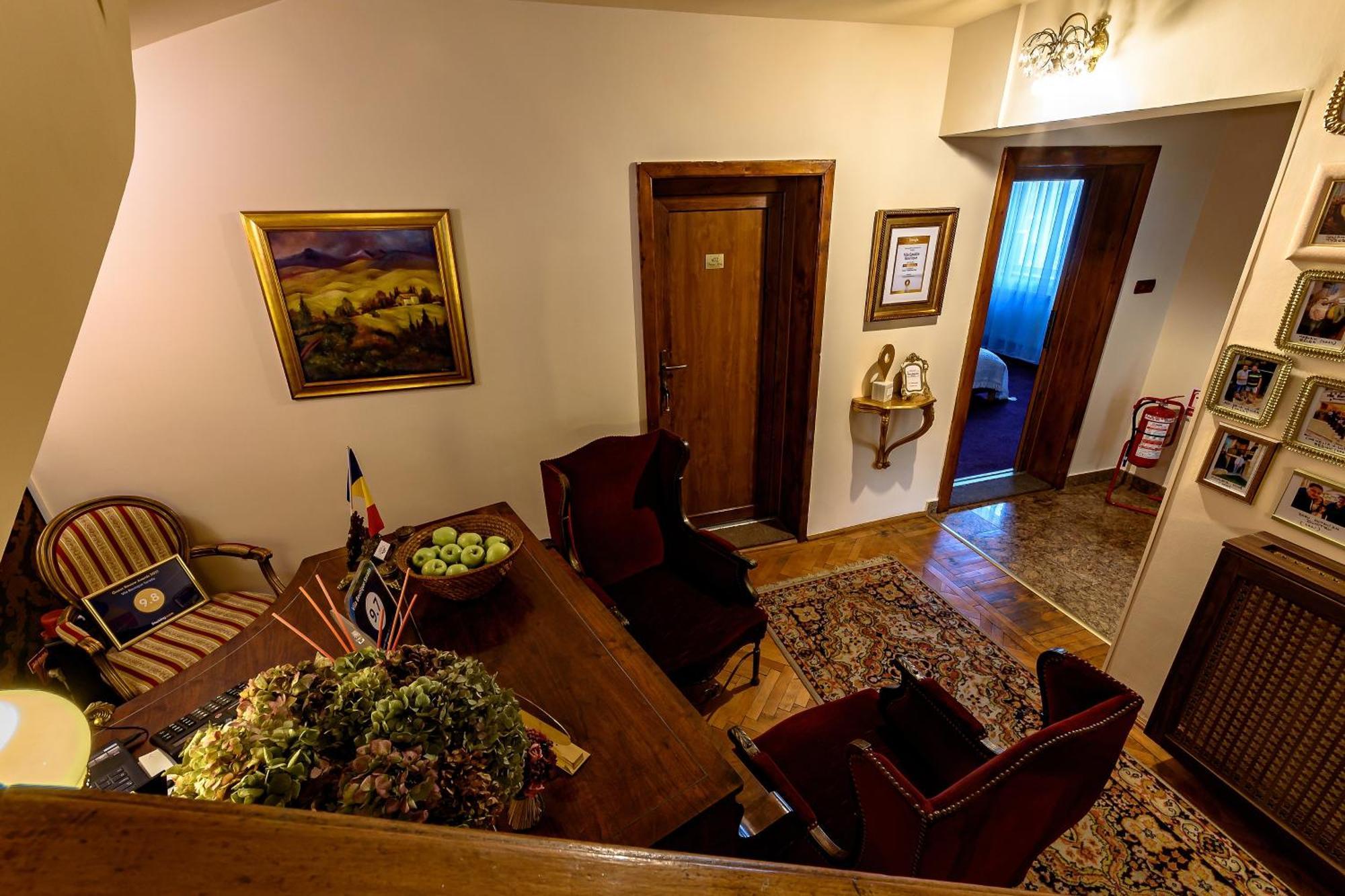 Vila Sarada Boutique Deva Bagian luar foto