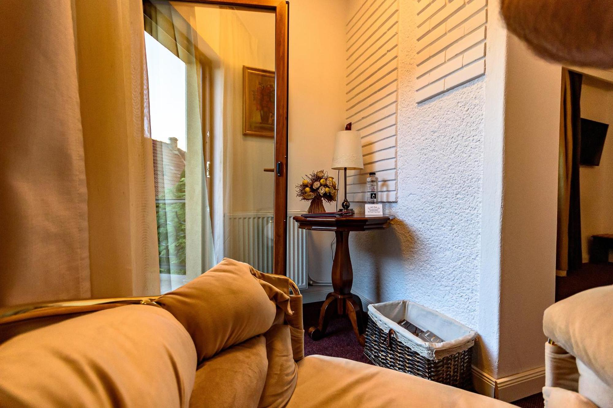 Vila Sarada Boutique Deva Bagian luar foto