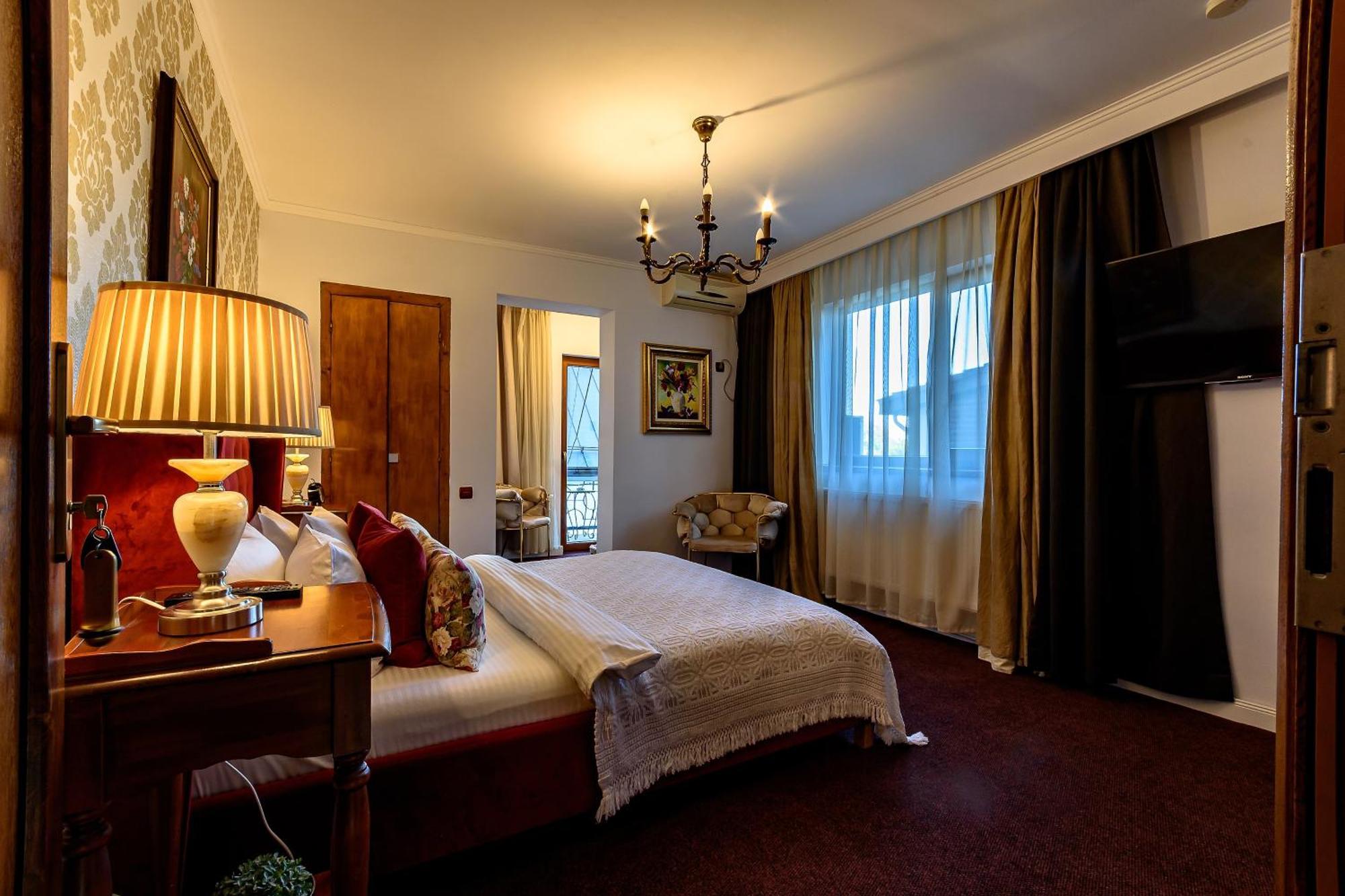 Vila Sarada Boutique Deva Bagian luar foto