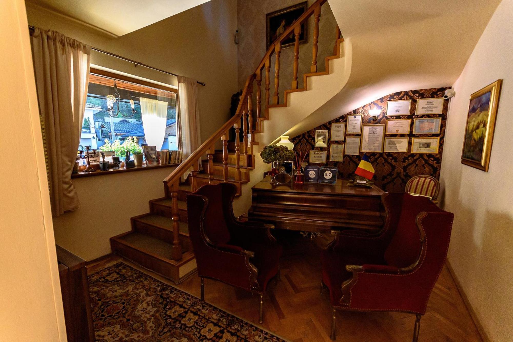 Vila Sarada Boutique Deva Bagian luar foto